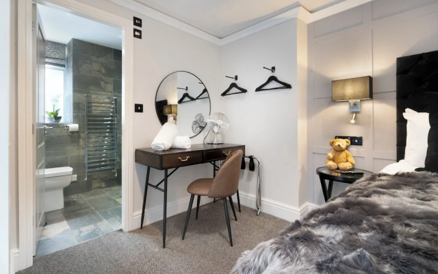 Courtyard Apartments