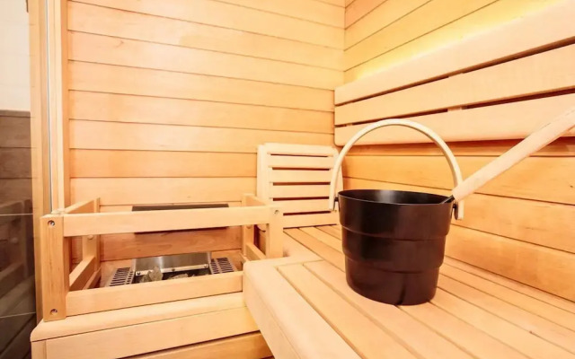 Spacious Apartment With Sauna