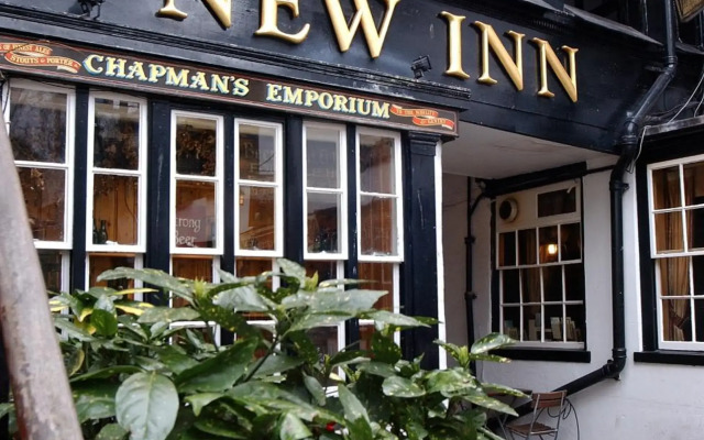 The New Inn by Roomsbooked