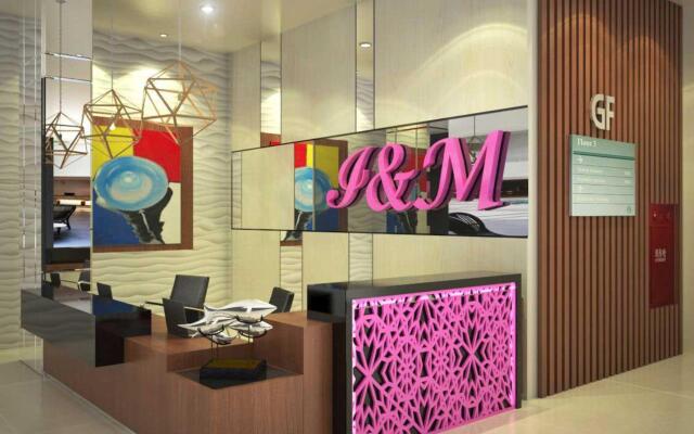 I&M Hotel Billiard