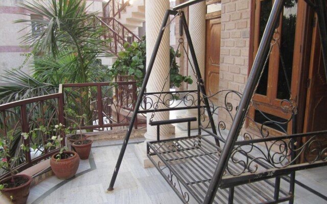 Goroomgo Super Home Stay Agra