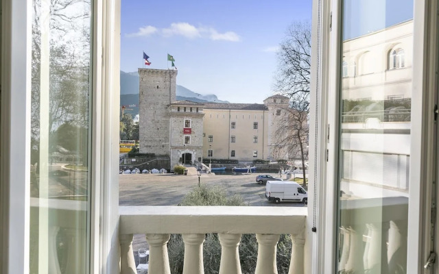 Life & View Luxury Apartment