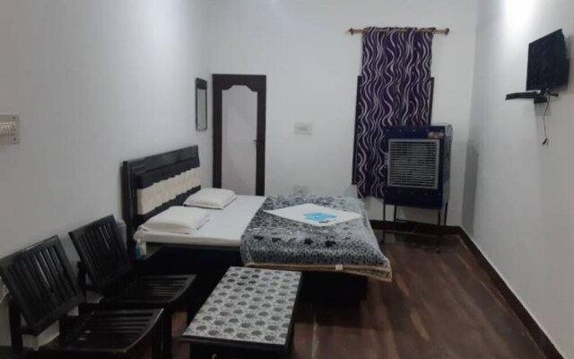 Goroomgo Nature Resort Agra