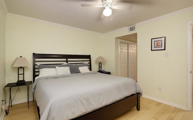 Austinstays Downtown Condo