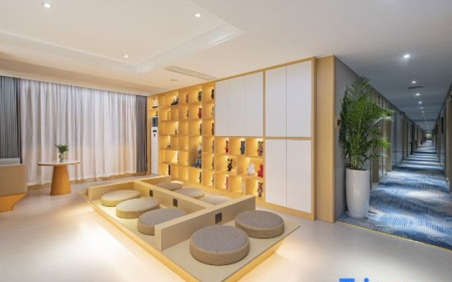 Yinmo Light Luxury Hotel (Minhou University Town)