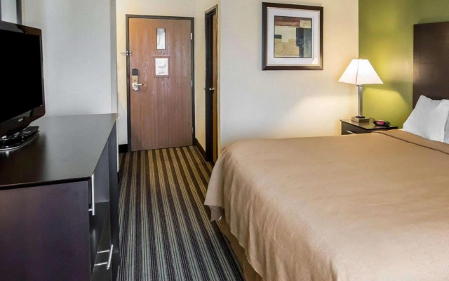 Quality Inn Chesterton near Indiana Dunes National Park I-94