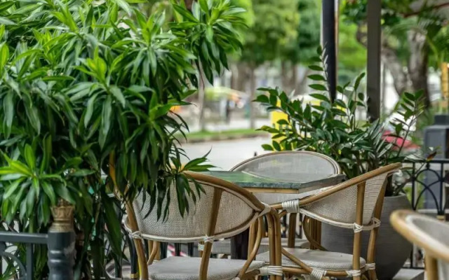 Golden Tree Hotel & Apartment