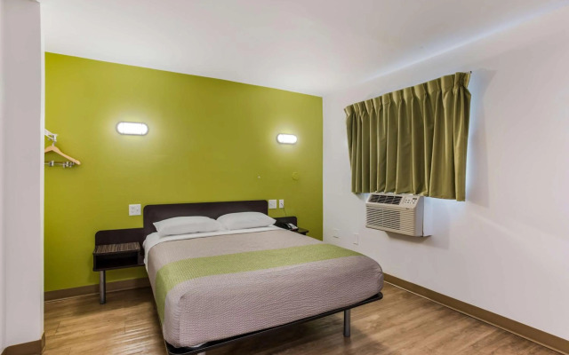Motel 6 Jacksonville, FL - South