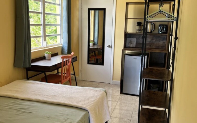 The Waterfront Inn - Hostel