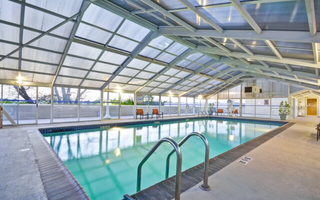 Crowne Plaza Tulsa - Southern Hills