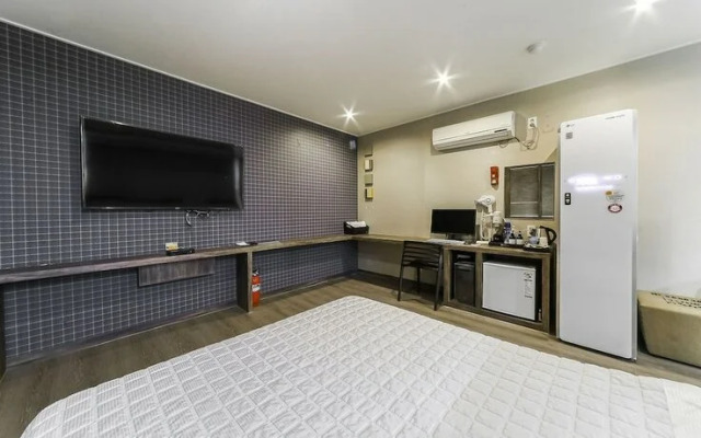 Busan Jaesong-dong Seven