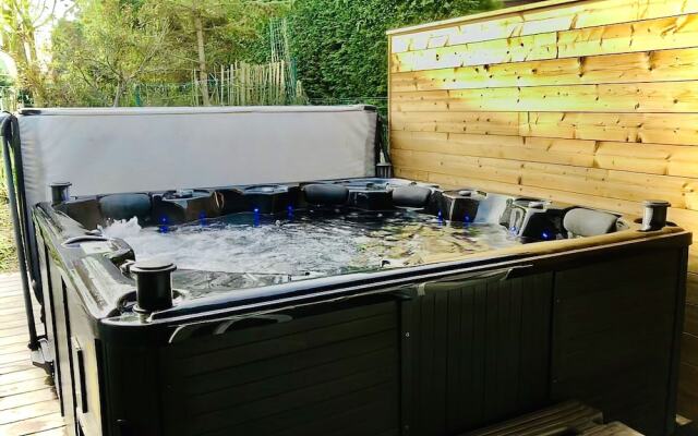 Holiday Home in Koksijde with Hot Tub