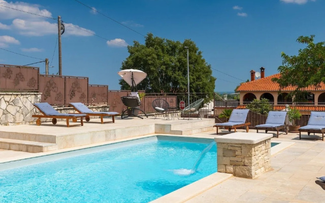 Holiday Home in Rovinjsko With a Pool