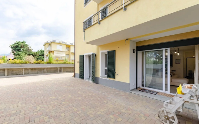JOIVY Flat W/Terrace & Parking