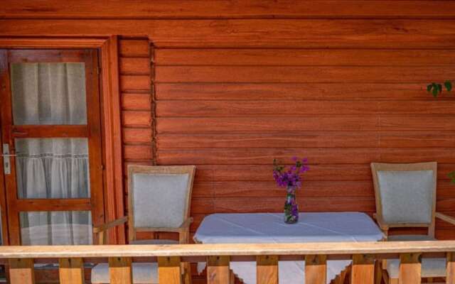 Felicity Hotel & Bungalows