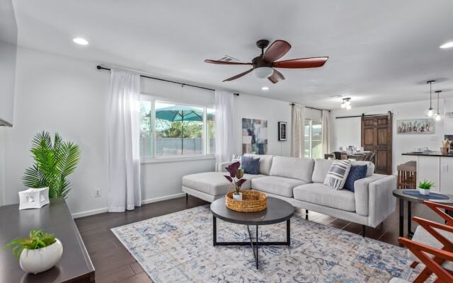 Manhatton Tempe 4 Bedroom Home by RedAwning