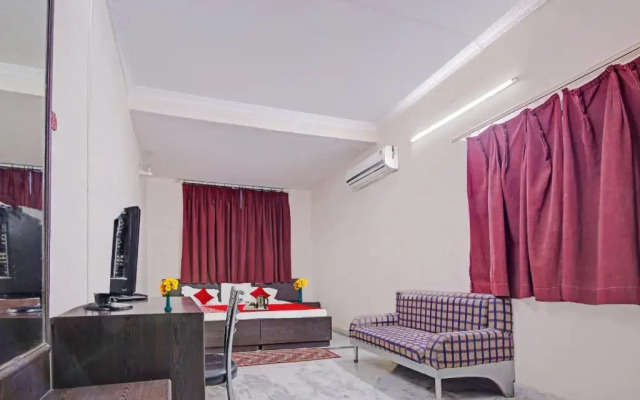 OYO 90738 Safari Residency