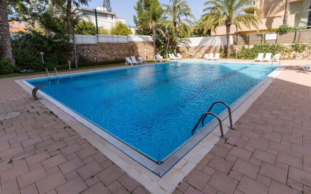 Top Tier Apartment with Swimming Pool