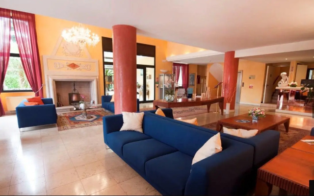 Villa Maria Apartments