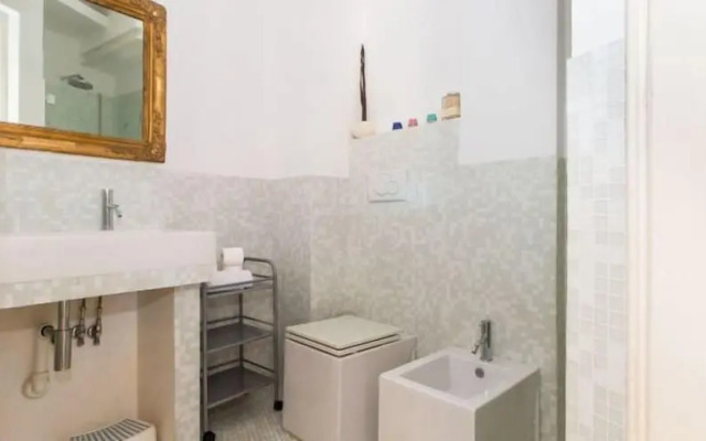 Pozzo Strada Bright Apartment - with Balconies