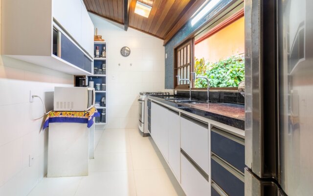 PF10 - Casa 3 Suítes a 300m da Praia