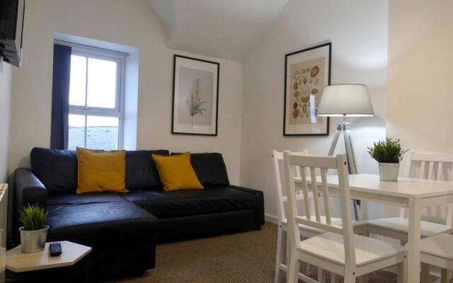 Bright and Modern 4 Person Apartment In City Centre