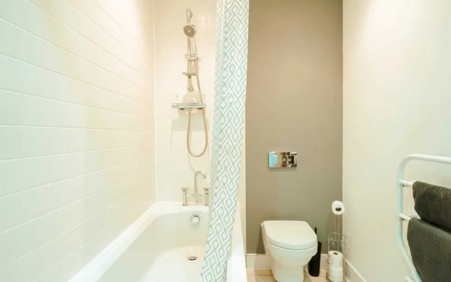 Chic 2 Bedroom Apartment Salford Quays, the Lowry