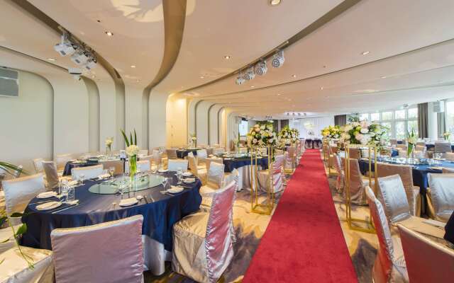 Golden Tulip FAB Hotel