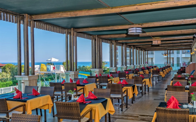 Royal Atlantis Spa & Resort