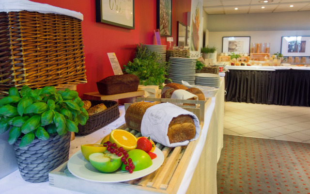 Park Inn by Radisson Oslo Airport Hotel West