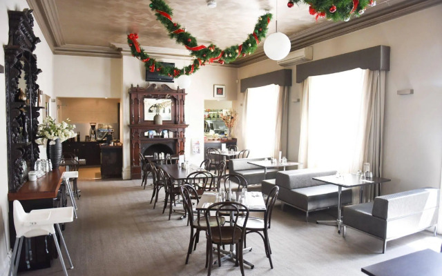 Deloraine Hotel