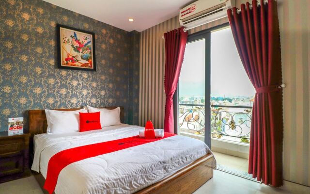 RedDoorz The Sun Hotel near Duong Quang Ham Street