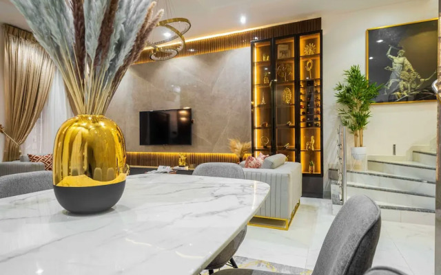 Jayjay Homes And Apartment