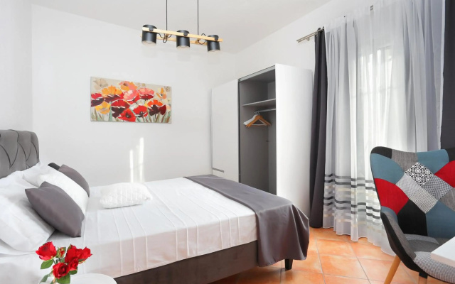 Apartments by the sea Seget Donji, Trogir - 18648