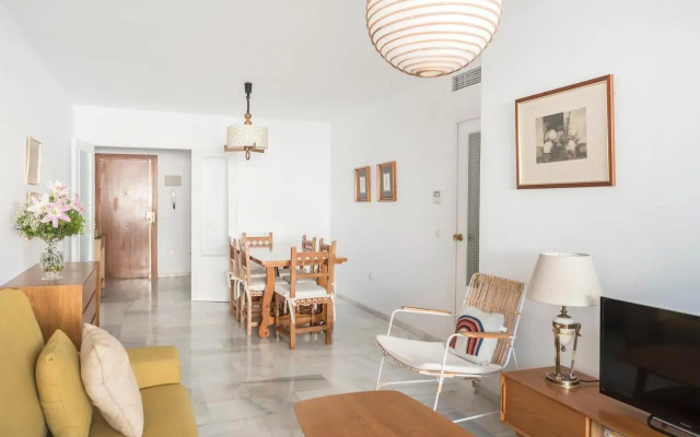 Beautiful apartment with terrace near the beach