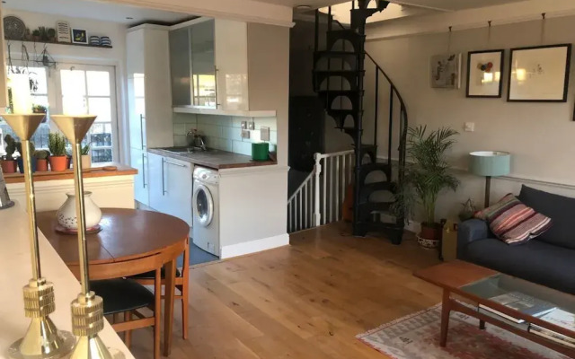 Stylish and Spacious Apartment With Terrace