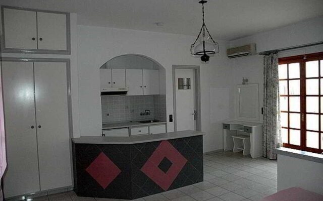La Luna Apartments