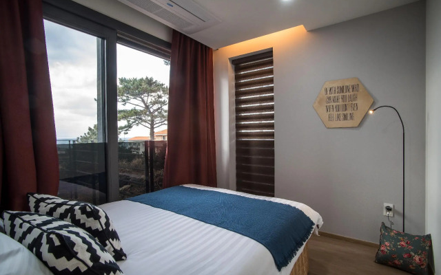 Aewol Bada Town House