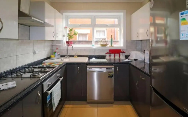 Impeccable 4-bed House in Blackpool