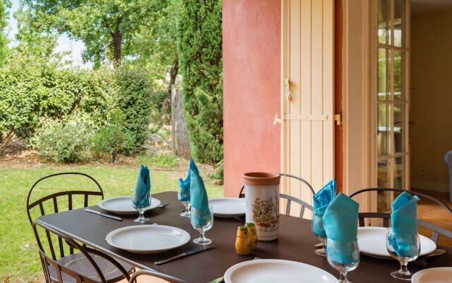 Attractive Holiday Home With two Bathrooms and a Jacuzzi