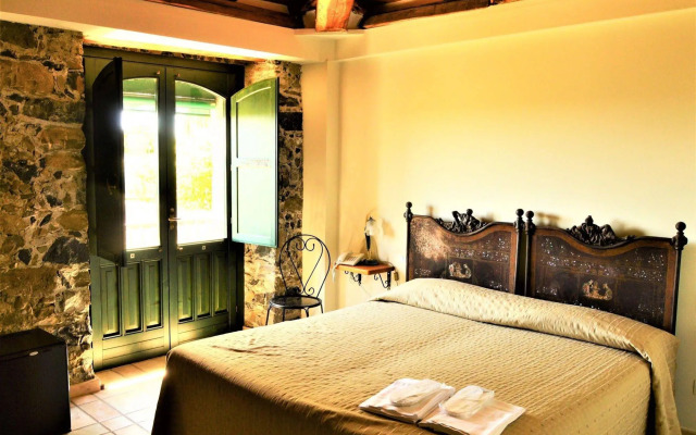 Antico Borgo Etneo Country Hotel