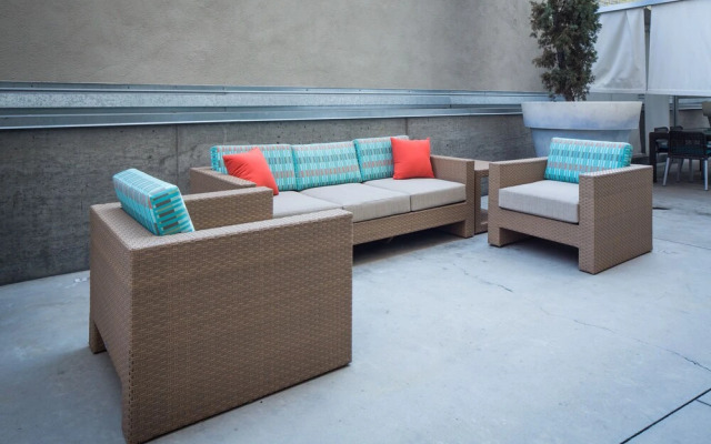 Stay Alfred on 6th Avenue