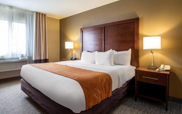 Comfort Suites Johnson Creek Conference Center