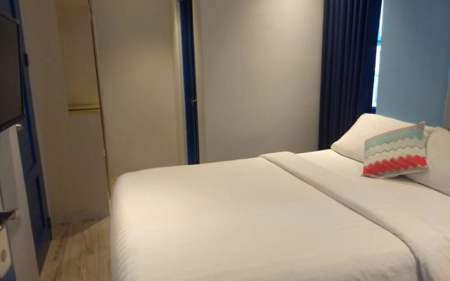 OYO 816 Oktowaves Hotel