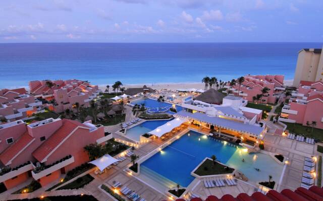 Wyndham Grand Cancun All Inclusive Resort & Villas