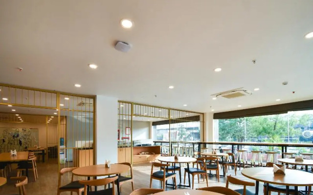 OYO Townhouse 7715 Hotel KG Estate