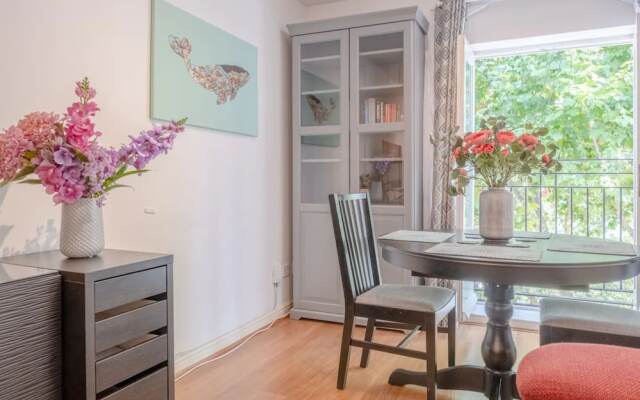 Bright 1 Bedroom Flat in Kensington Olympia