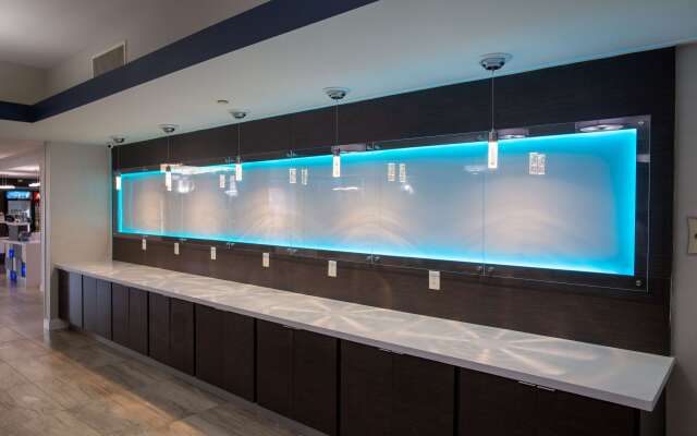 La Quinta Inn & Suites by Wyndham Houston East at Normandy