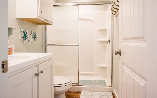 Turquoise Treehouse 2 Bedroom Home