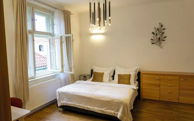 Katerina's Old Town Suite